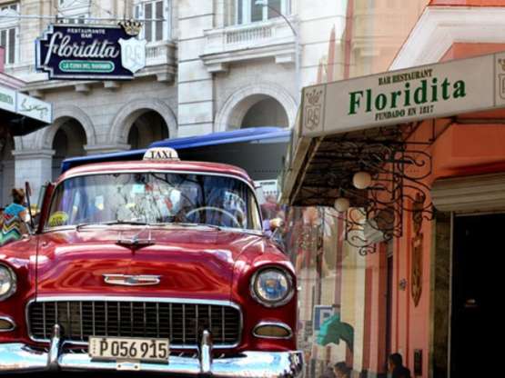 ubicado en los inicio de la famosa calle Obispo, en el corazón de la Habana Vieja.